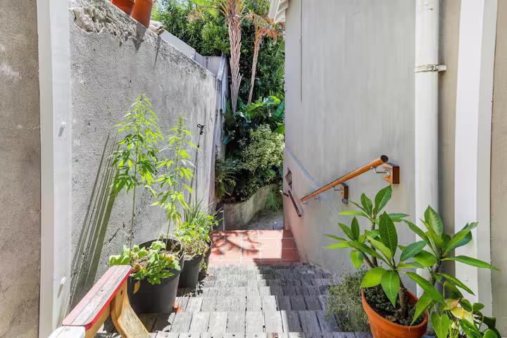 To Let 4 Bedroom Property for Rent in Tamboerskloof Western Cape